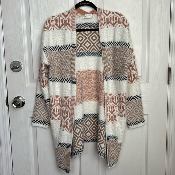 Mia & Tess cream neutral color cardigan Aztec western open front pockets size M - Picture 1 of 11